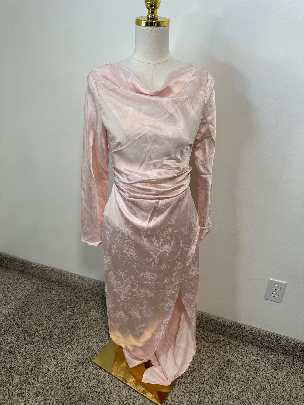 🌷 NWT Saints & Secrets Satin Maxi Dress